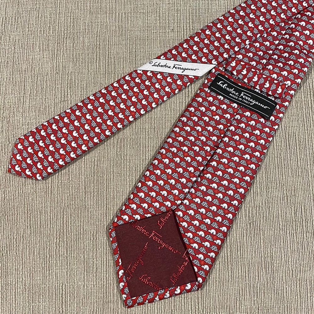 100% silk Salvatore Ferragamo Polar Bear and Igloo Tie